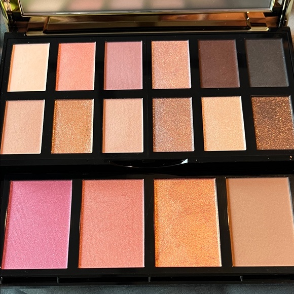Lancome Vibrant Eyeshadow Palette with Pink, Orange, and Brown Tones - Picture 6 of 7